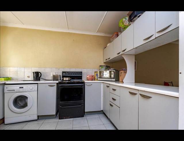 2 BEDROOM SIMPLEX SOLD IN SHERWOOD
